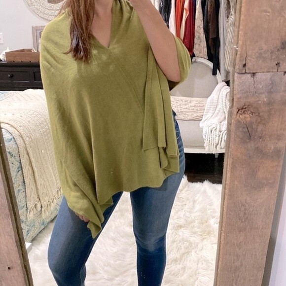 Coco + Carmen You’ll be sorry moss green knit poncho one size new with tags - Picture 2 of 5